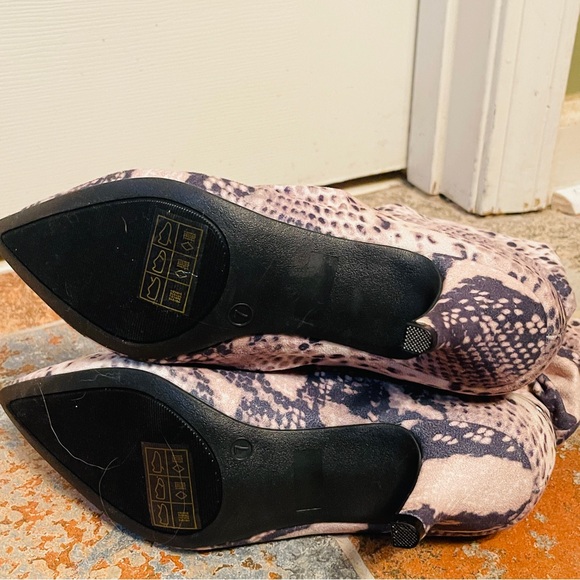 🐍NWOB! Soft Snake/Python Print, Kitten Heels, Scrunchy Ankle Booties! - Picture 13 of 13